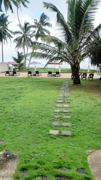 Akurala Beach Boutique Resort Екстериор снимка